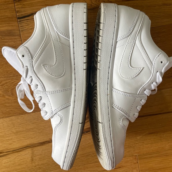 Air Jordan 1 Low - Picture 2 of 6